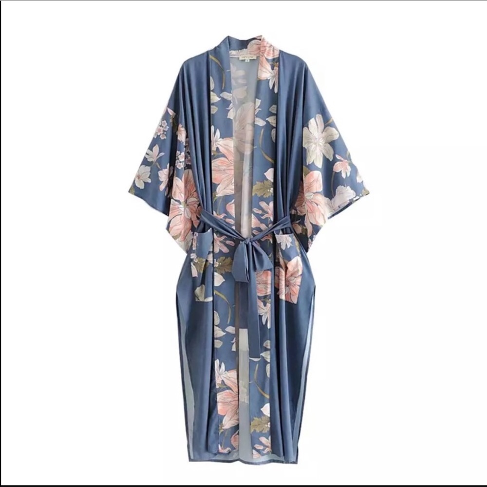 Now in Nude!!! Beautiful kimono wrap with Peacock design - Picture 9 of 13